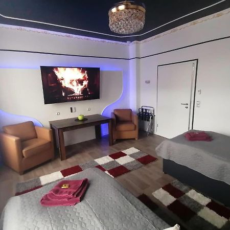 Gold Suite: Elbe Riverside Retreat with Netflix and E-Bike Station Wittenberge Exterior photo
